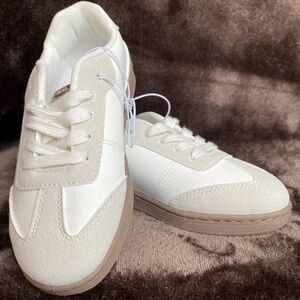 NWOB Boy’s Quicksilver Torrence Sneaker. Size 13